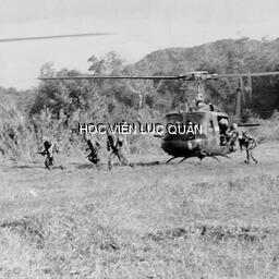 Ia Đrăng - trận đánh làm phá sản chiến thuật trực thăng vận của Mỹ