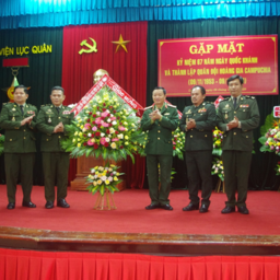 Học viện Lục quân tổ chức gặp mặt kỷ niệm 67 năm ngày Quốc khánh và thành lập Quân đội Hoàng gia Campuchia