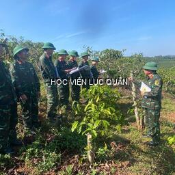 Khoa Đặc công tổ chức bồi dưỡng cán bộ tại thực địa