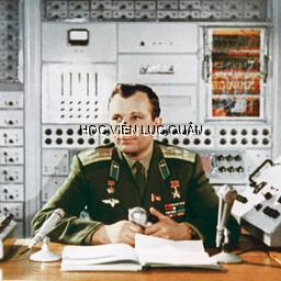 Xây dựng bản lĩnh chính trị cho người cán bộ qua tấm gương anh hùng Yuri Gagarin