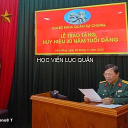 Chi bộ Khoa Quân sự chung tổ chức trao Huy hiệu cho 30 năm tuổi Đảng