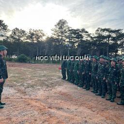 Khoa Quân sự chung tổ chức chỉ huy kiểm tra bắn đạn thật súng ngắn K54 bài 1 cho học viên đào tạo theo chức vụ năm học 2025 - 2026