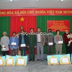 Học viện Lục quân tổ chức các hoạt động dân vận, chính sách nhân dịp kỷ niệm 78 năm Ngày thành lập Quân đội nhân dân Việt Nam và 33 năm Ngày Hội Quốc phòng toàn dân