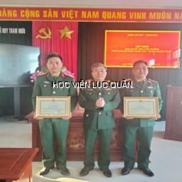 Khoa Chỉ huy - Tham mưu tổ chức trao thưởng cho cán bộ, giảng viên có thành tích xuất sắc trong thực hiện phong trào thi đua “Phất cao cờ hồng tháng 8 - thi đua giành 3 nhất”