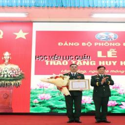 Đảng bộ Phòng Đào tạo tổ chức lễ trao tặng Huy hiệu Đảng đợt 02/9/2026