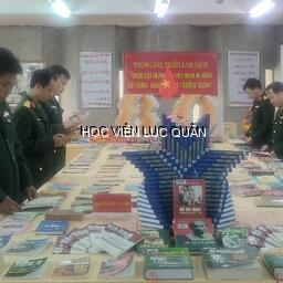 Thư viện Học viện Lục quân tổ chức trưng bày sách, báo kỷ niệm 80 năm Ngày thành lập Quân đội nhân dân Việt Nam (22/12/1944 - 22/12/2024) và 35 năm Ngày hội Quốc phòng toàn dân (22/12/1989 - 22/12/2024)