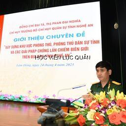 Chỉ huy trưởng Bộ Chỉ huy quân sự tỉnh Nghệ An giới thiệu chuyên đề thông tin khoa học quân sự tại Học viện Lục quân