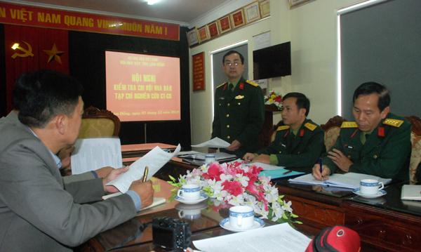 Đại tá Trần Khánh Hòa báo cáo tình hình hoạt động của Chi hội