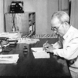 Xây dựng phong cách làm việc của đội ngũ cán bộ, đảng viên ở Học viện Lục quân hiện nay theo phong cách Hồ Chí Minh