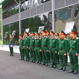 Khoa Mác - Lênin, tư tưởng Hồ Chí Minh phối hợp tổ chức tập huấn điều lệnh đội ngũ