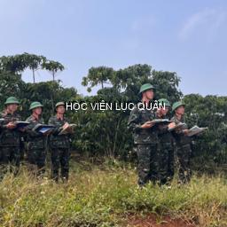 Khoa Tăng thiết giáp tổ chức huấn luyện tập bài nghiên cứu thực địa cho học viên đào tạo chỉ huy - tham mưu Lữ đoàn trưởng Tăng thiết giáp Khóa 31