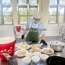 Hệ Đào tạo Trung, sư đoàn chủ động bảo đảm hậu cần, kỹ thuật trong diễn tập CH-CQ 1 bên, 1 cấp trên bản đồ và ngoài thực địa cho học viên Đ61 và CH33B năm học 2026-2027