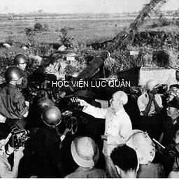 Bác Hồ với Bộ đội Phòng không - Không quân