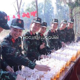 Những bông hoa thầm lặng góp sức chào mừng 80 năm Ngày Thành lập Học viện Lục quân