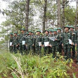 Khoa Sư phạm quân sự tổ chức tập bài ngoài thực địa cho lớp đào tạo giảng viên khóa V53 tại xã Mê Linh, tỉnh Lâm Đồng